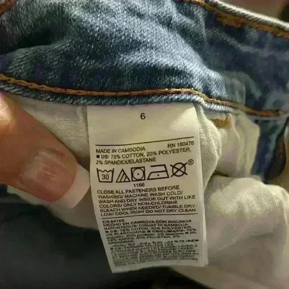 Old Navy Woman’s jeans size 6 - Picture 4 of 4